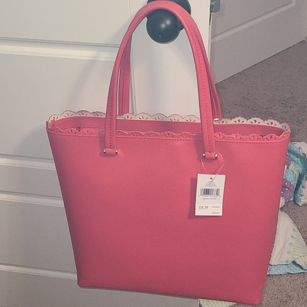 Kate Spade Fordham Court Handbag. - Picture 3 of 6
